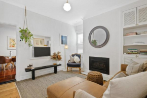 Charming 2-Bed Getaway Home Near CBD